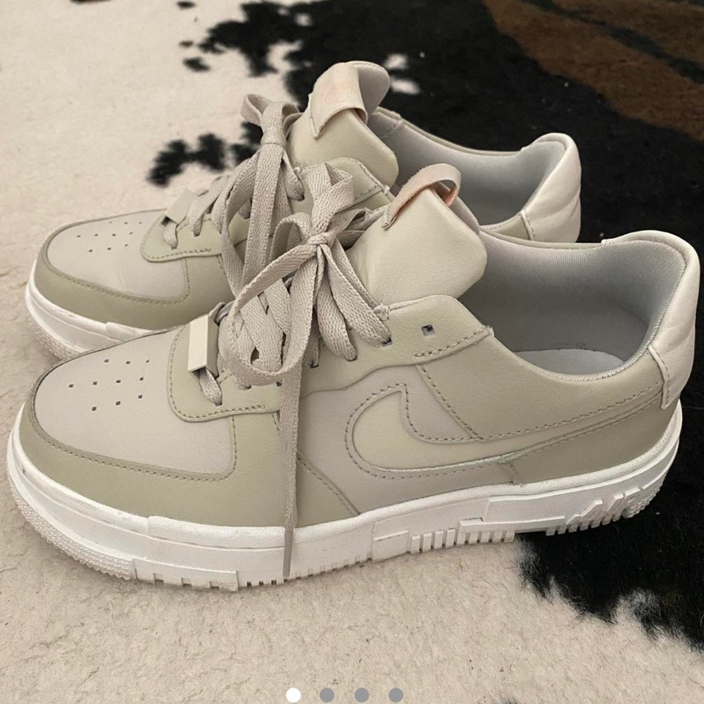 Nike Air Force 1 Pixel